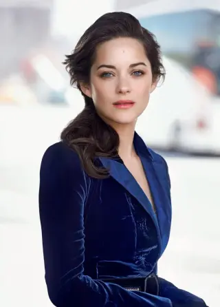 Marion Cotillard photo 15 — Average, Blue