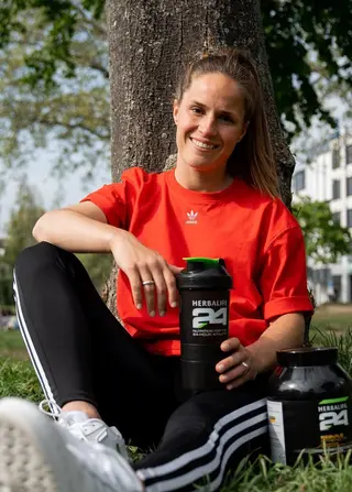 Marisa Olislagers photo 5 — Sportswoman: Football Player, Dutch