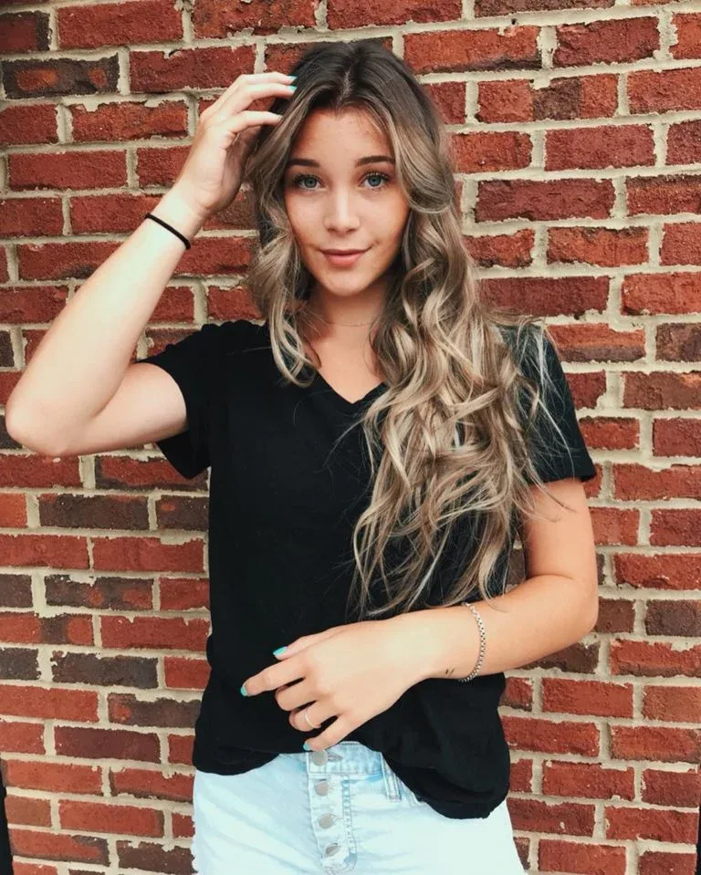 Marissa Mowry photo 9 — Athletic, Grey
