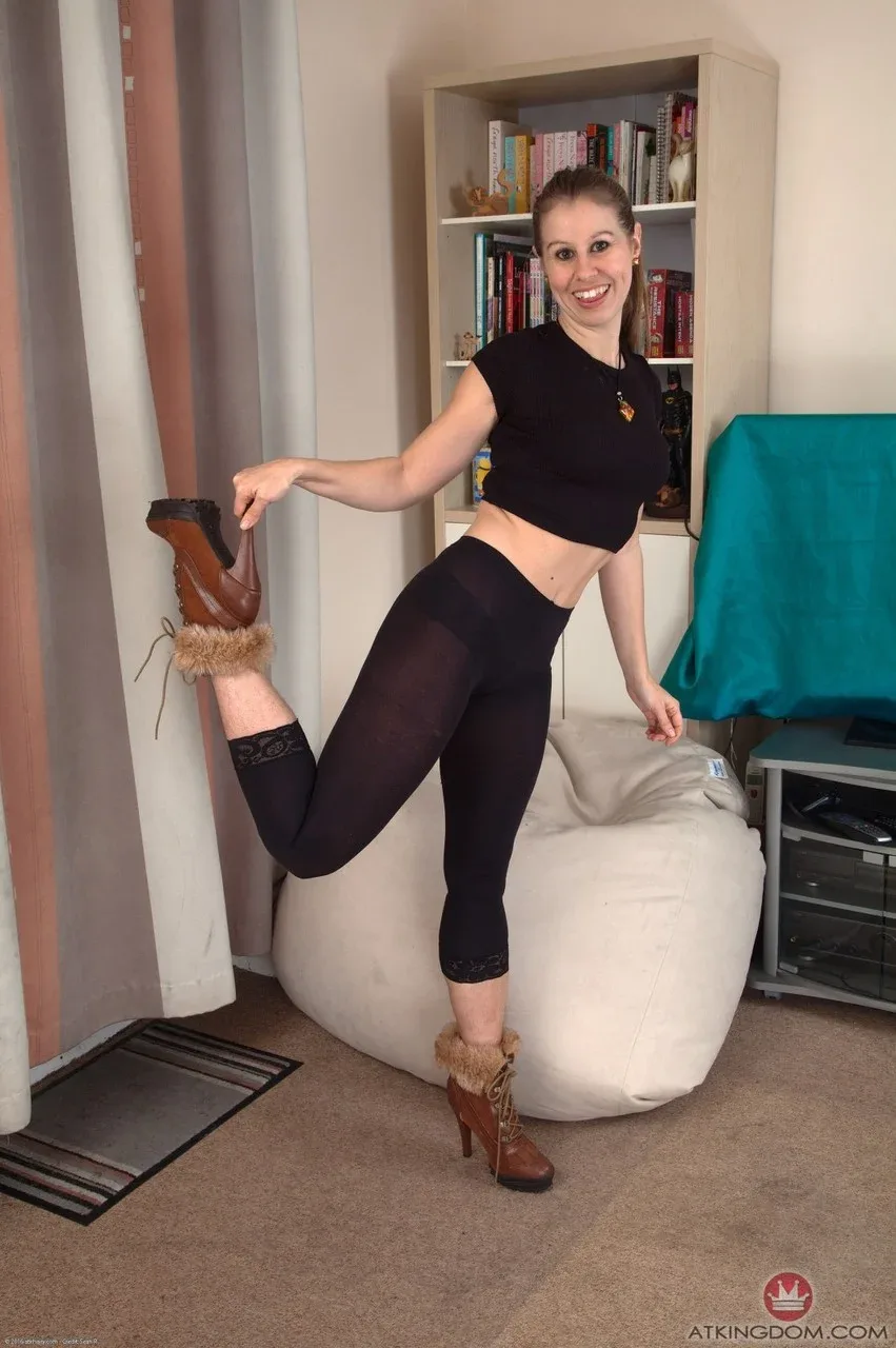 Masie Dee photo 13 — British, Brown