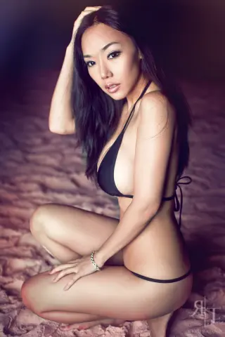 Maureen Chen photo 9 — Slim, Brown