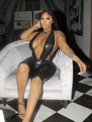 Maya Kincaid photo 10 — Brown, Black