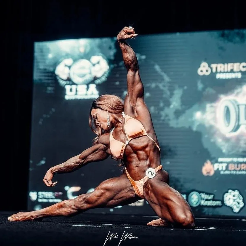 Mayla Ash photo 11 — Brown, Muscular