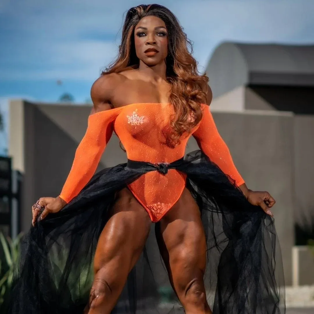 Mayla Ash photo 12 — Muscular, Brown