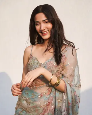 Medha Shankar photo 19 — Indian, Black