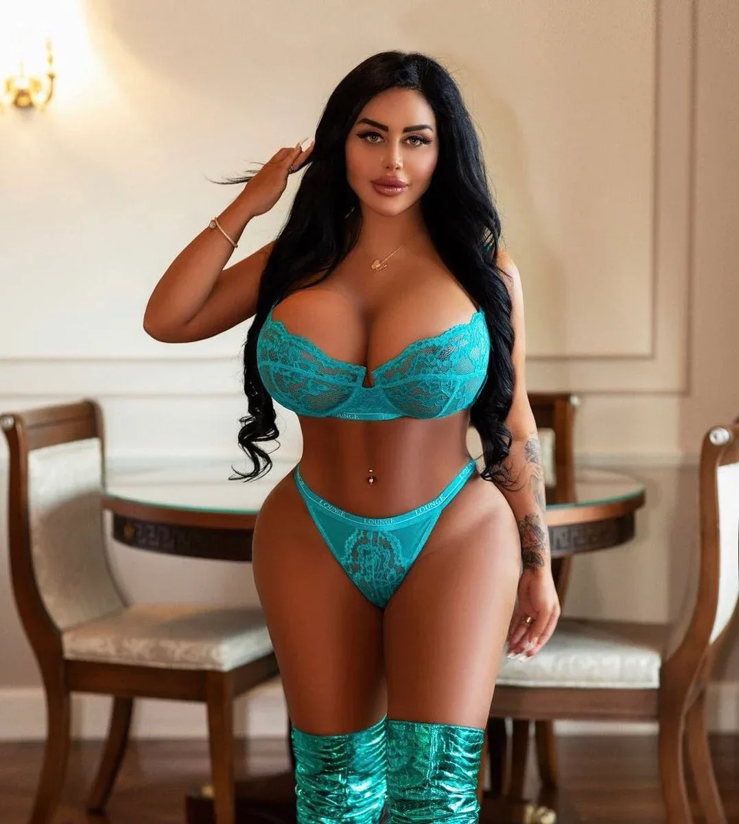 Meli Santa photo 2 — Black, Average