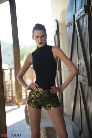 Melissa Tongue photo 2 — Brown, Slim