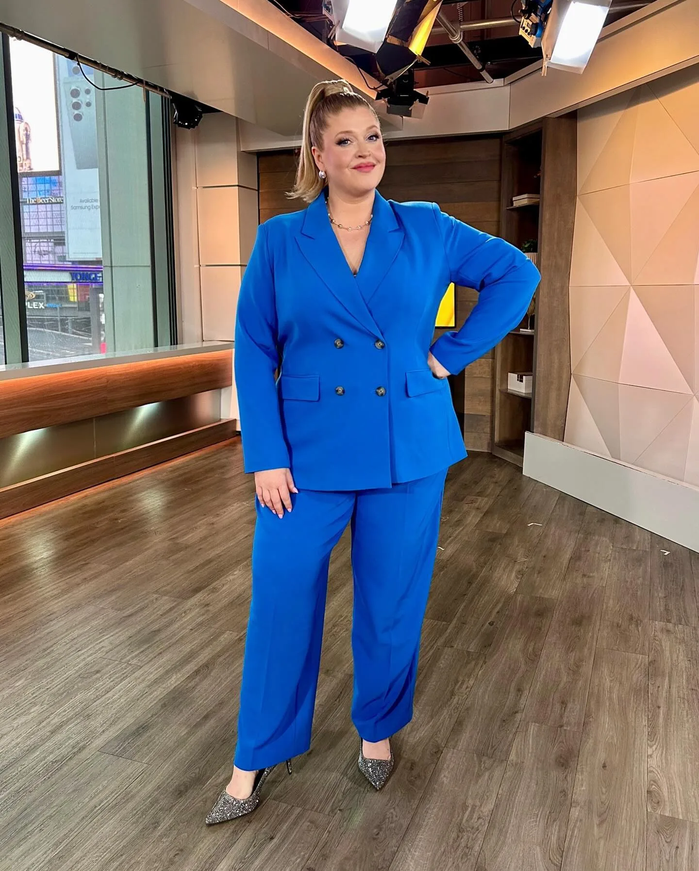 Meredith Shaw photo 3 — BBW, Blue
