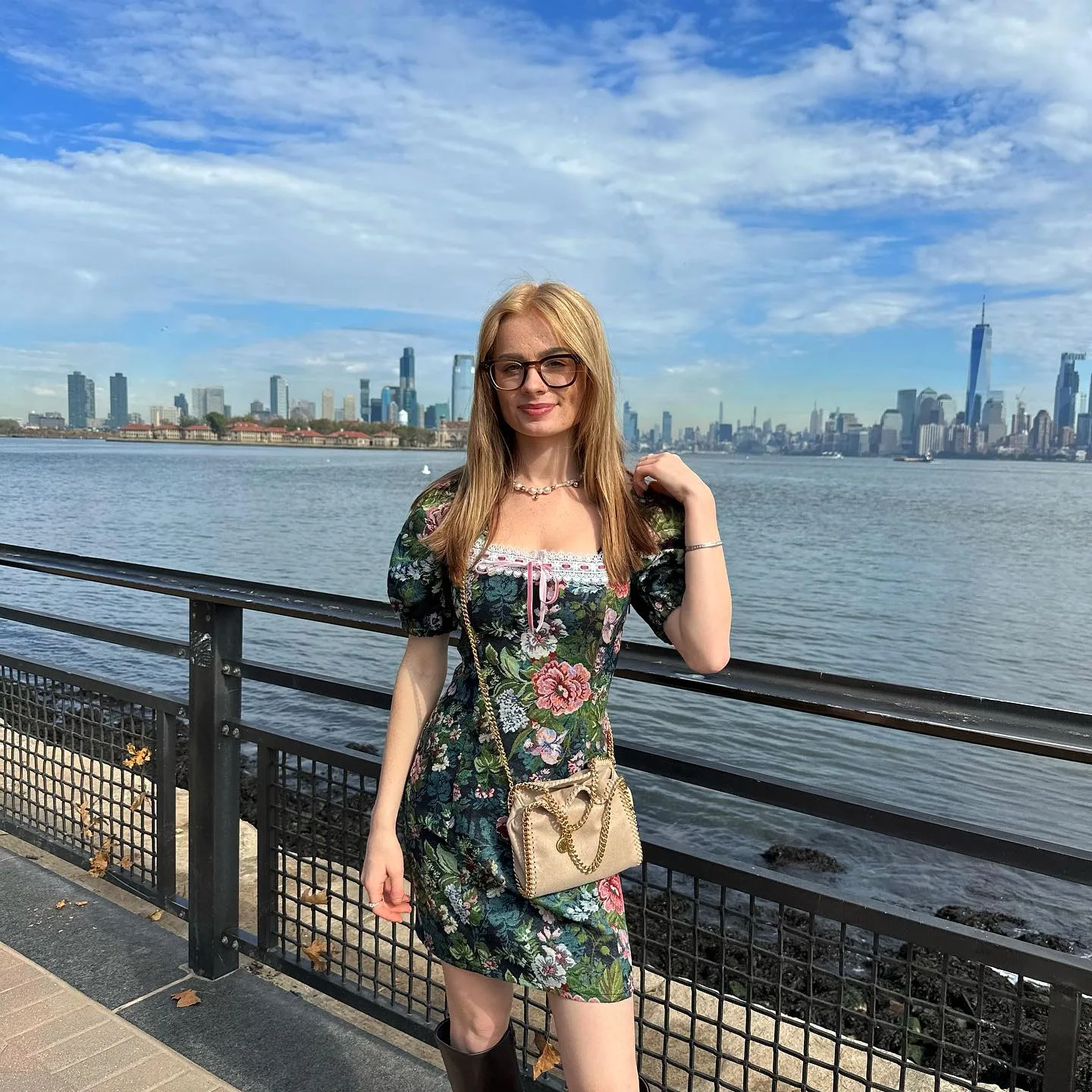 Mia Fizz photo 14 — Mixed-race (primarily Caucasian), Author, Influencer, YouTuber