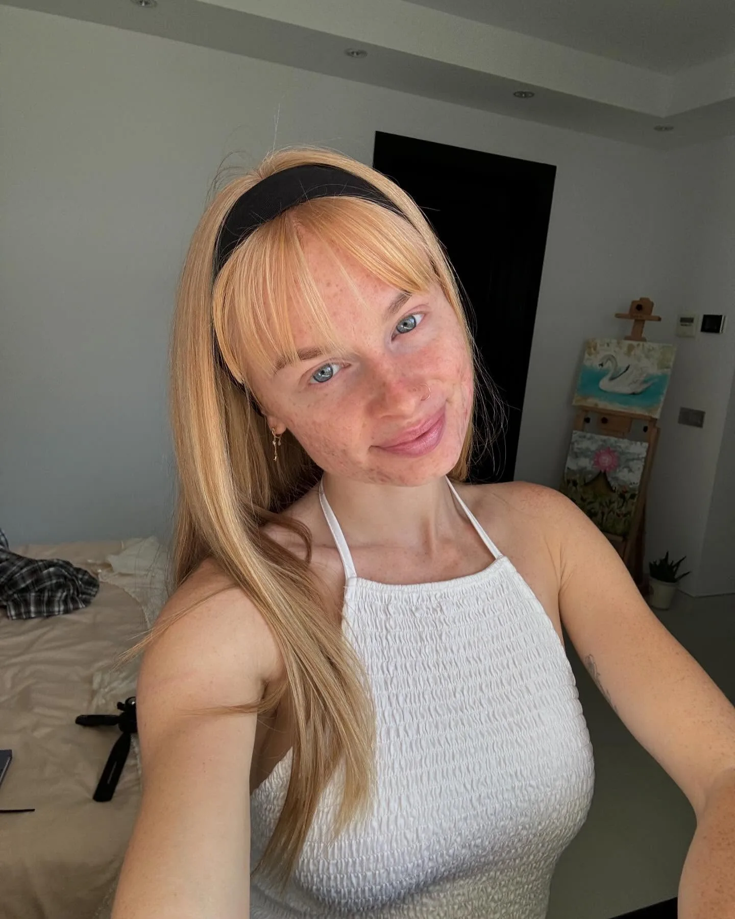 Mia Fizz photo 3 — Blue, Mixed-race (primarily Caucasian)