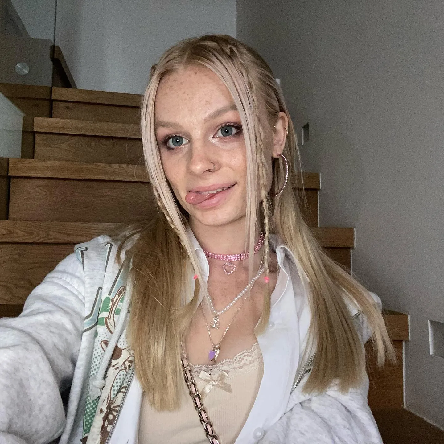 Mia Fizz photo 5 — Author, Influencer, YouTuber, British