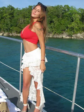 Mia Mehrabian photo 2 — Red, Slim