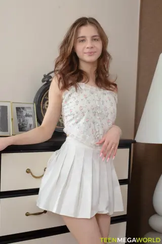 Mia Mi photo 13 — Russian, Brown