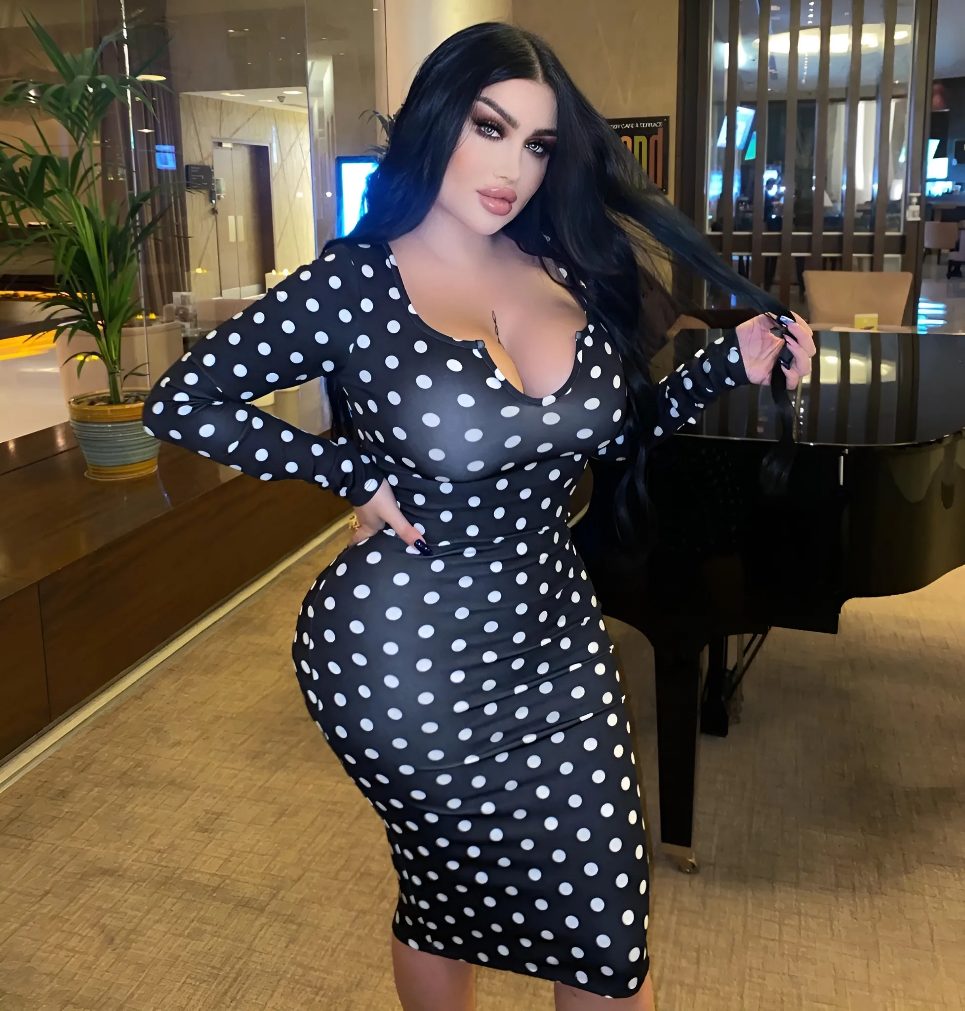 Micha Menassa photo 5 — Middle Eastern, Influencer, Model