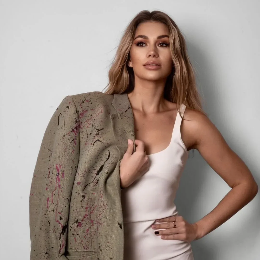 Michaela Sedlakova photo 8 — Brown, Caucasian