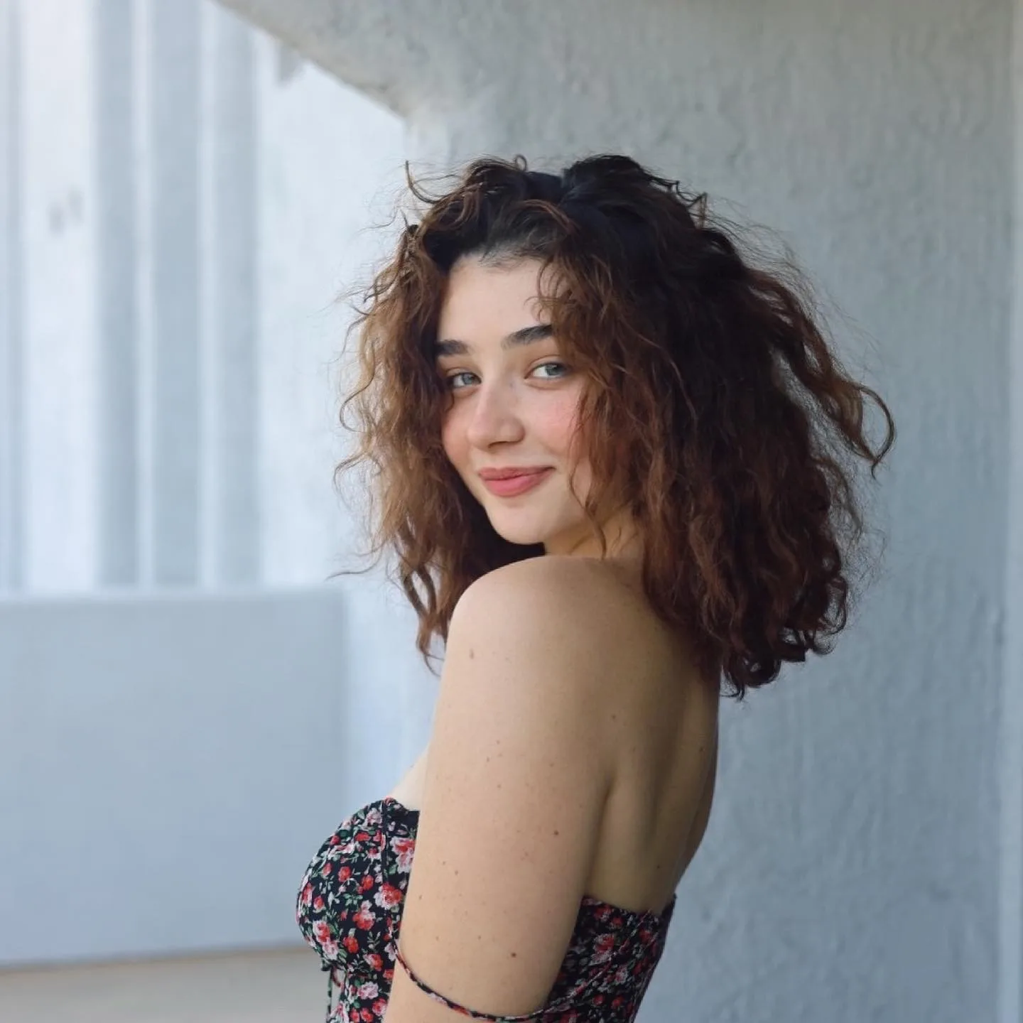 Michele Alves photo 8 — Brown, Slim