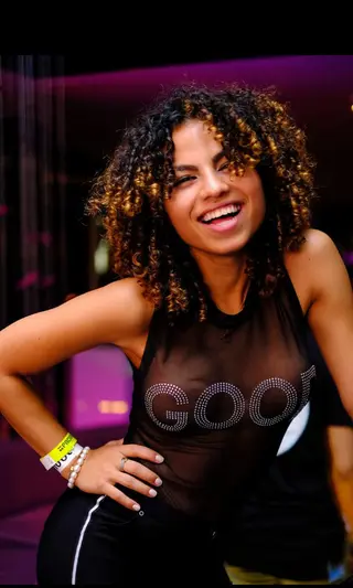 Michelle Sandoval (Camgirl) photo 16 — Black, Slim