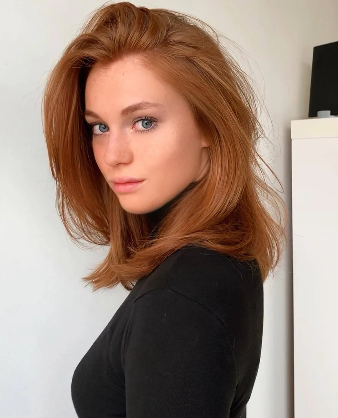 Mika Franssen photo 12 — Red, Slim