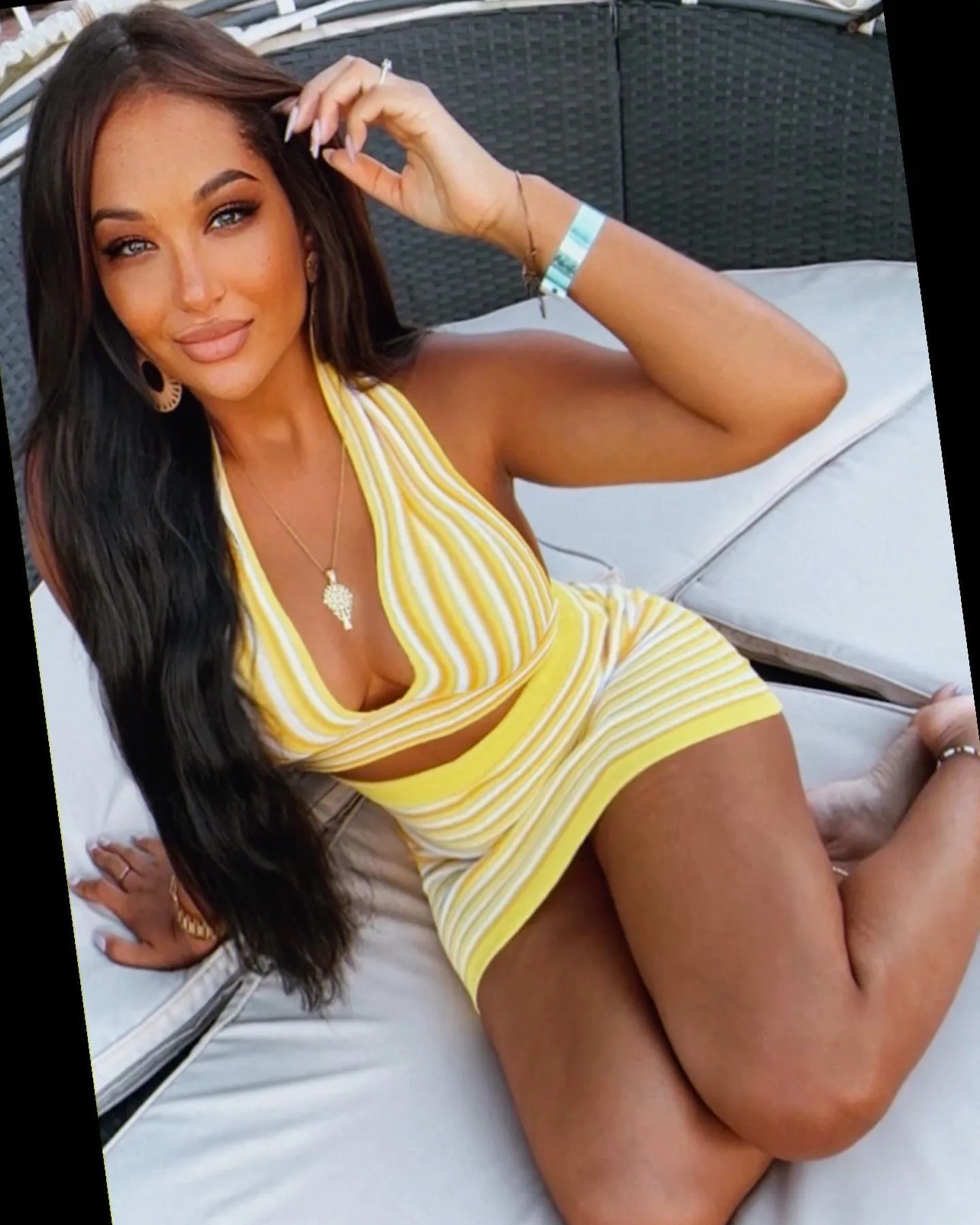 Mikala Meeks photo 9 — Average, Brown
