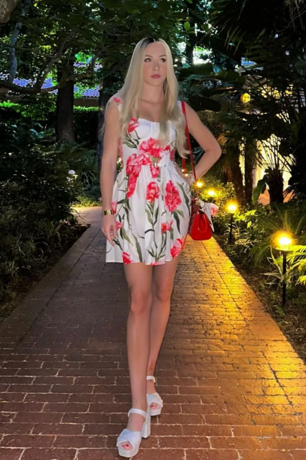 Mikhaila Peterson photo 12 — Influencer (former), Podcaster, Producer, YouTuber, Canadian