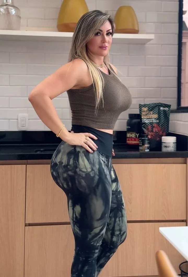 Milene Agostini photo 5 — Latin, Influencer, Model