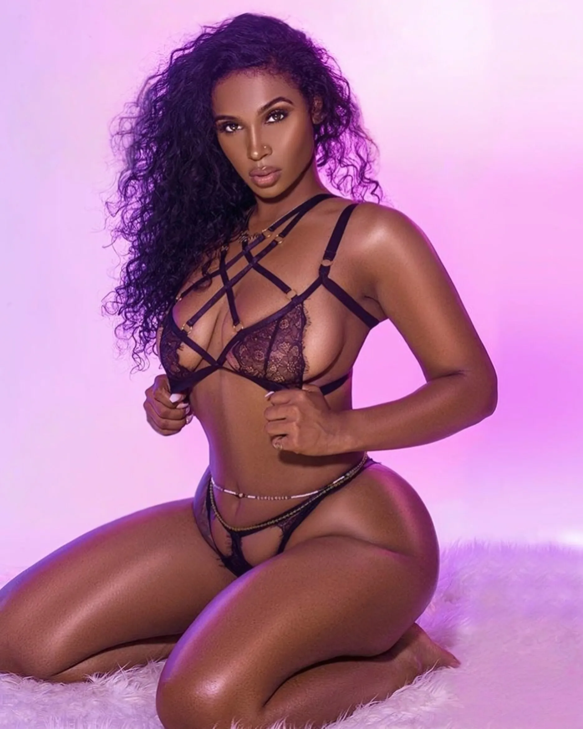 Millie Rohesh photo 17 — Black, Bartender, Digital Creator, Model