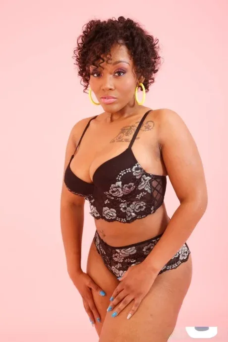 Mimi Curvaceous photo 14 — Blonde, Chubby