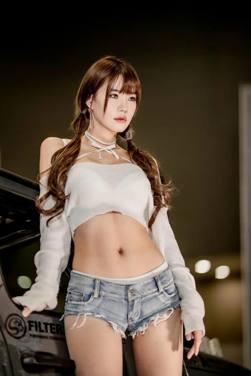Min Han Na photo 19 — South Korean, Brown