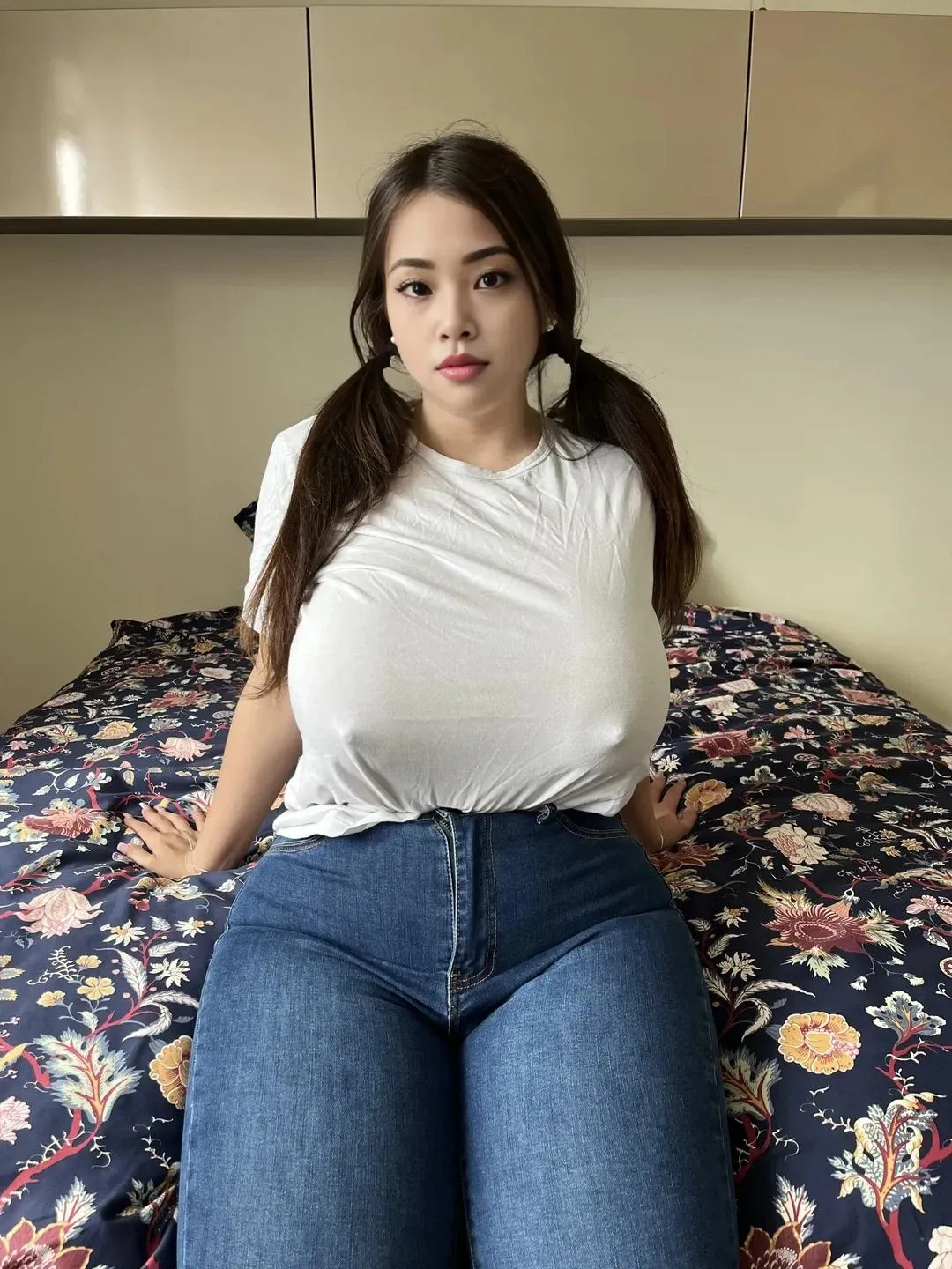 Min Ji Lee photo 13 — Brown, Asian