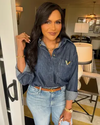 Mindy Kaling photo 5 — Asian, Actress, Author, Comedian, Director, Influencer, Producer, Voice Actress, Writer