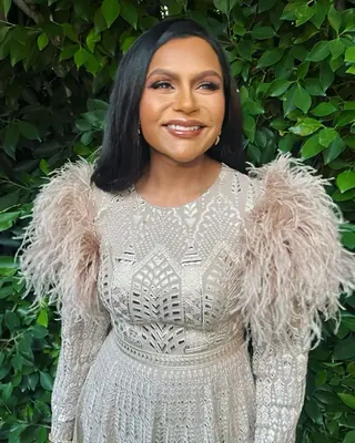 Mindy Kaling photo 8 — Black, Average