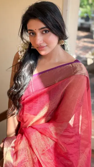Mirna Menon photo 15 — Slim, Brown