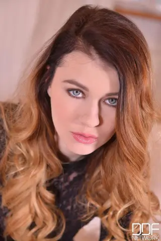 Misha Cross photo 8 — Brown, Slim