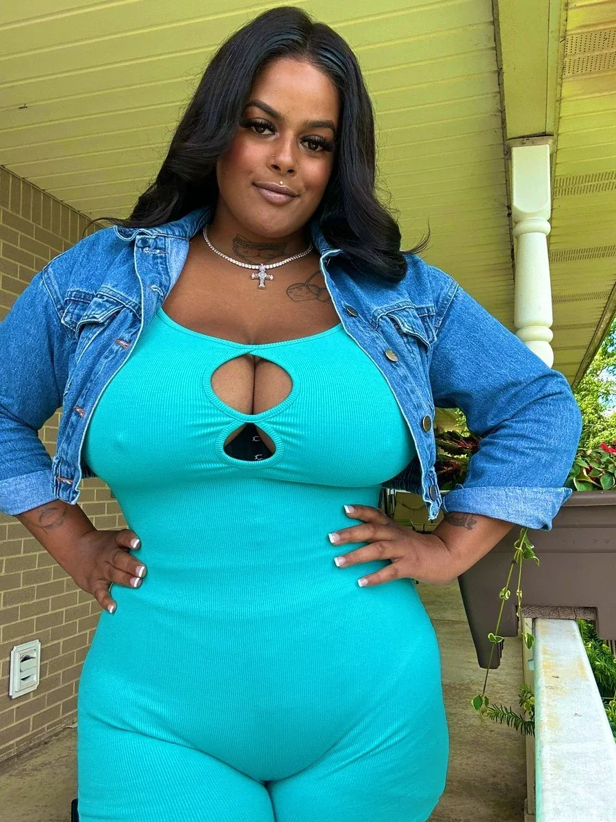 Miss Calcium Cannons photo 2 — Black, Chubby