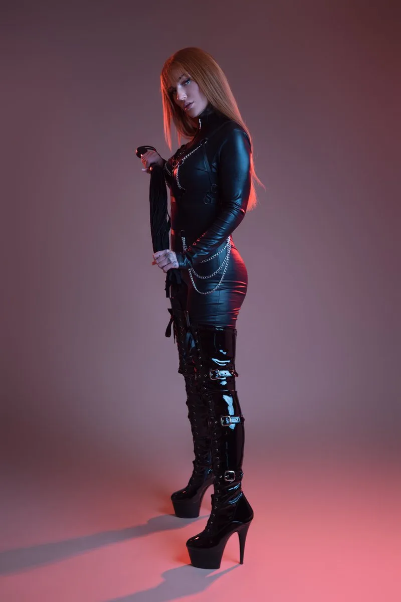 Miss Victoria Venom photo 3 — Athletic, Blue