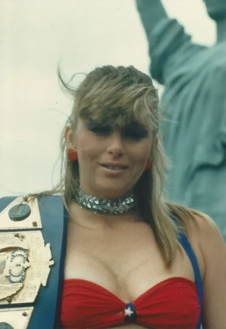 Misty Blue Simmes photo 7 — American, Blonde