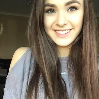Molly Cook photo 2 — Caucasian, Actress, Influencer, Presenter, Radio Host, TV Host