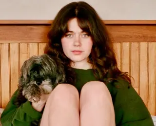 Molly Gordon photo 13 — American, Brown