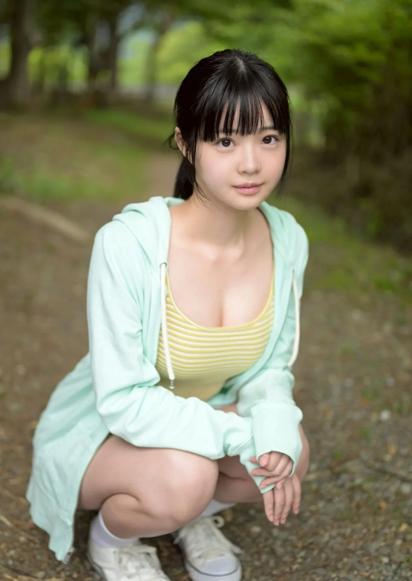 Momo Inoue photo 12 — Black, Slim
