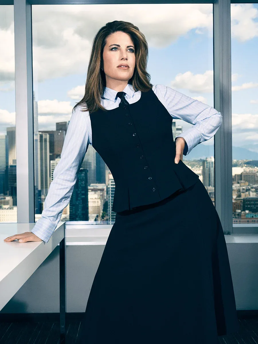 Monica Lewinsky photo 8 — Brown, Average