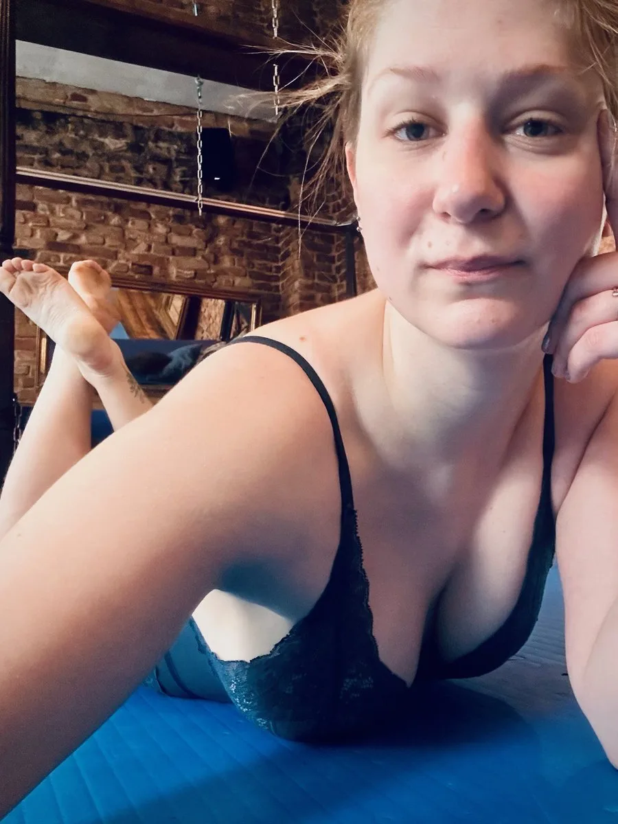 Ms. Pepper photo 7 — German, Blonde