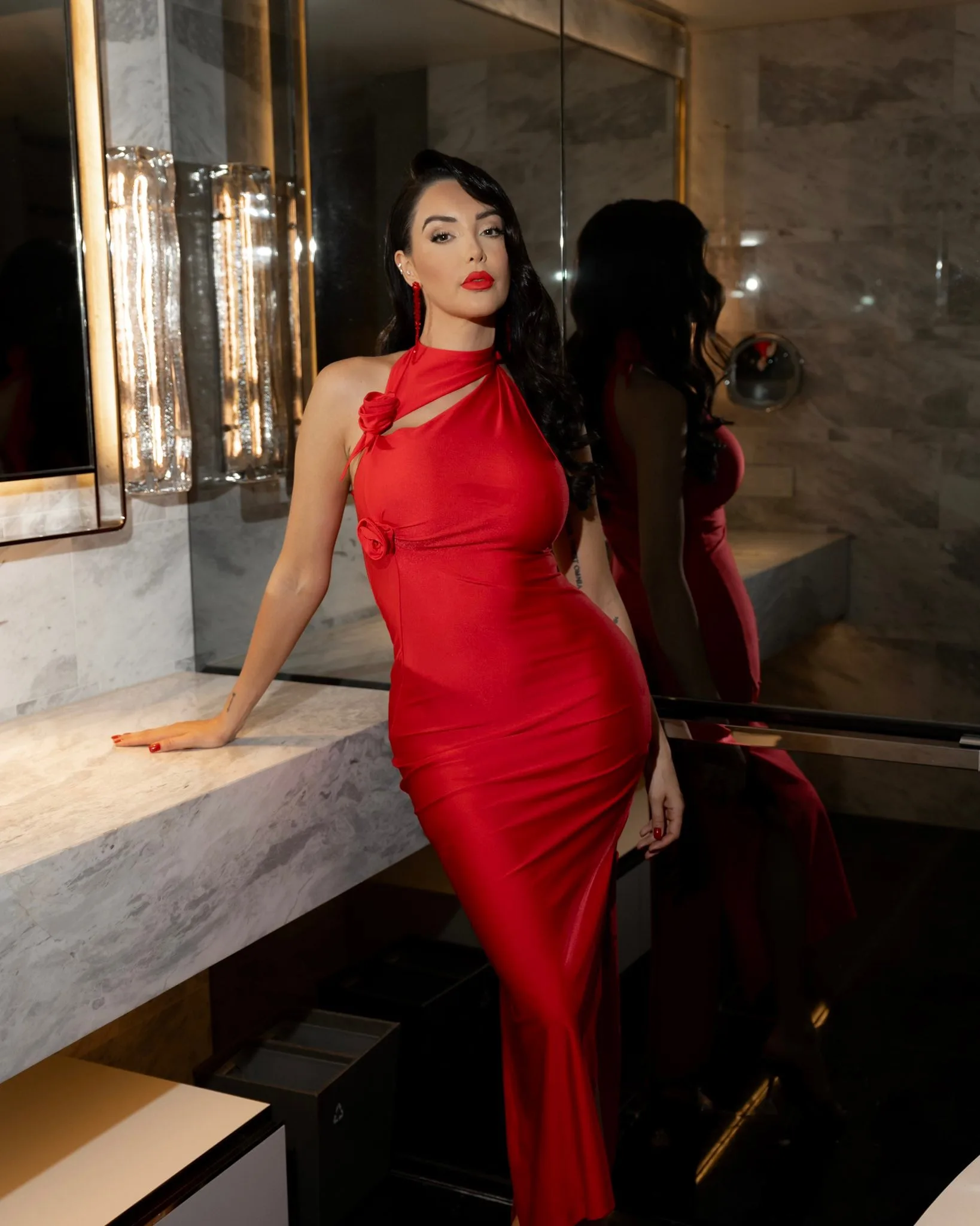 Nabilla Benattia photo 5 — Mixed-race (primarily Middle Eastern), Business Woman, Glamour Model, Influencer, Reality TV Star