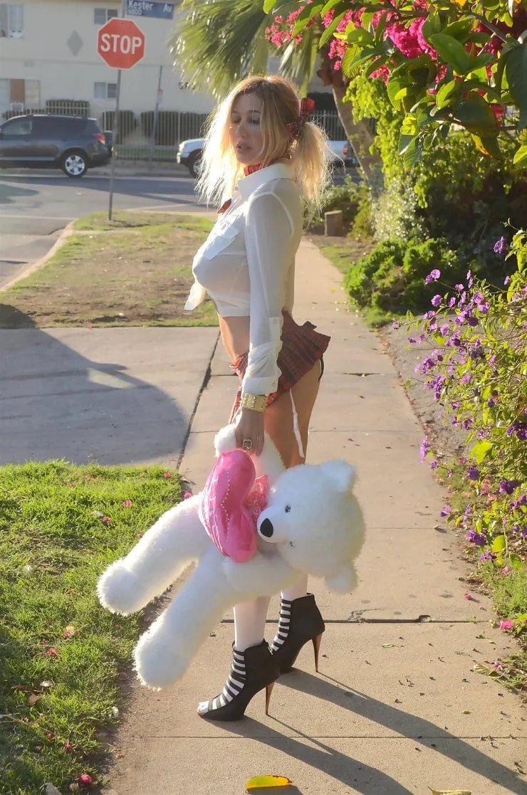 Nadeea Volianova photo 10 — Brown, Caucasian