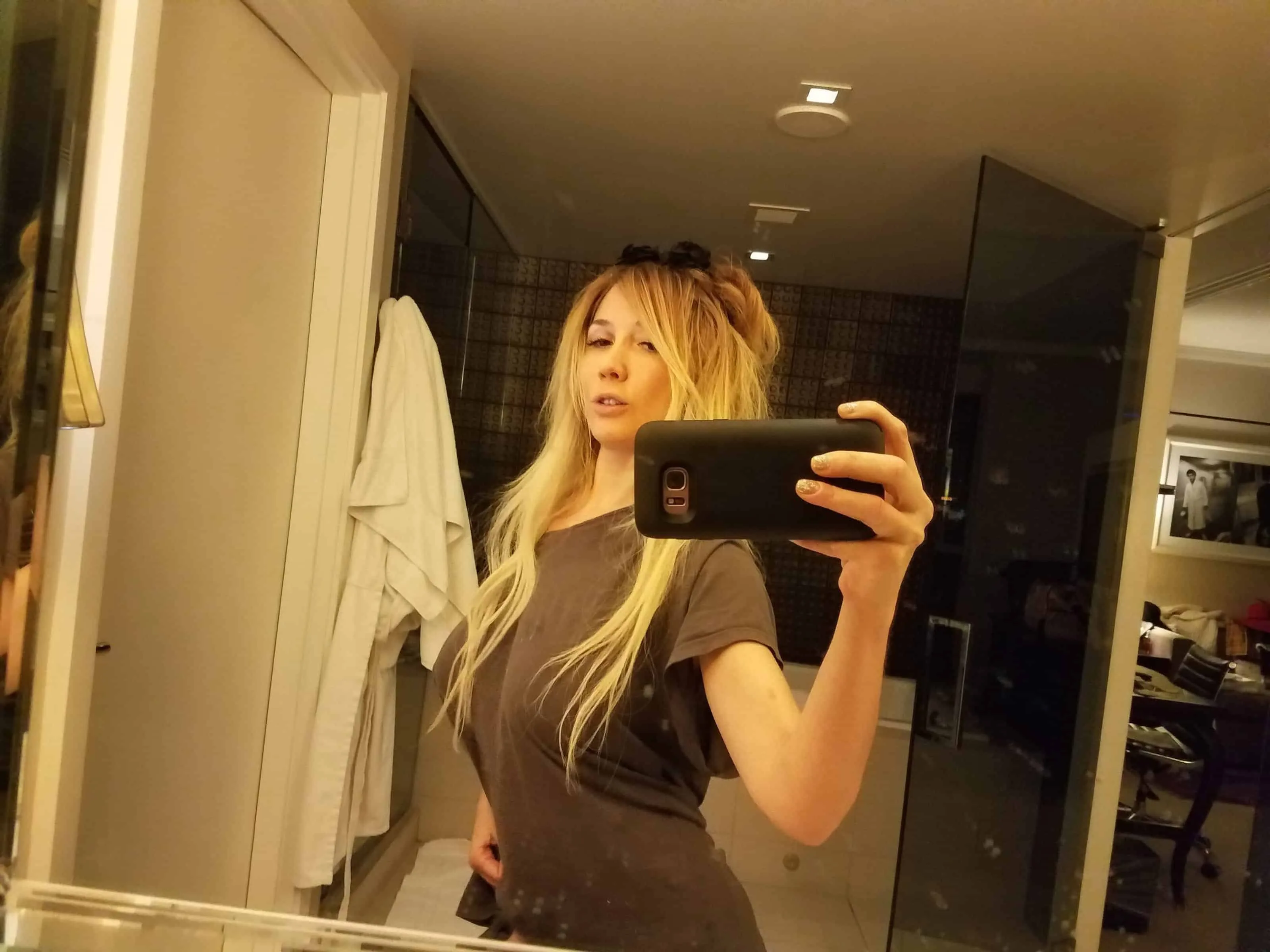 Nadeea Volianova photo 16 — Brown, Caucasian