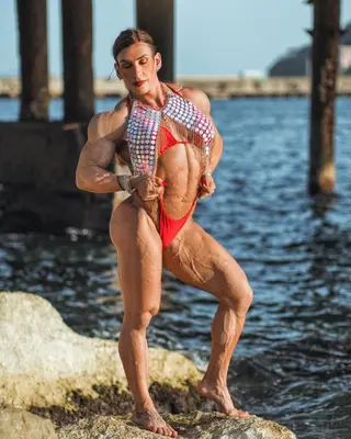 Nadia Capotosto photo 21 — Muscular, Brown
