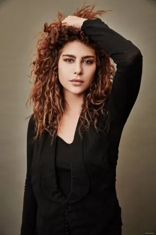Nadia Hilker photo 3 — Slim, Brown