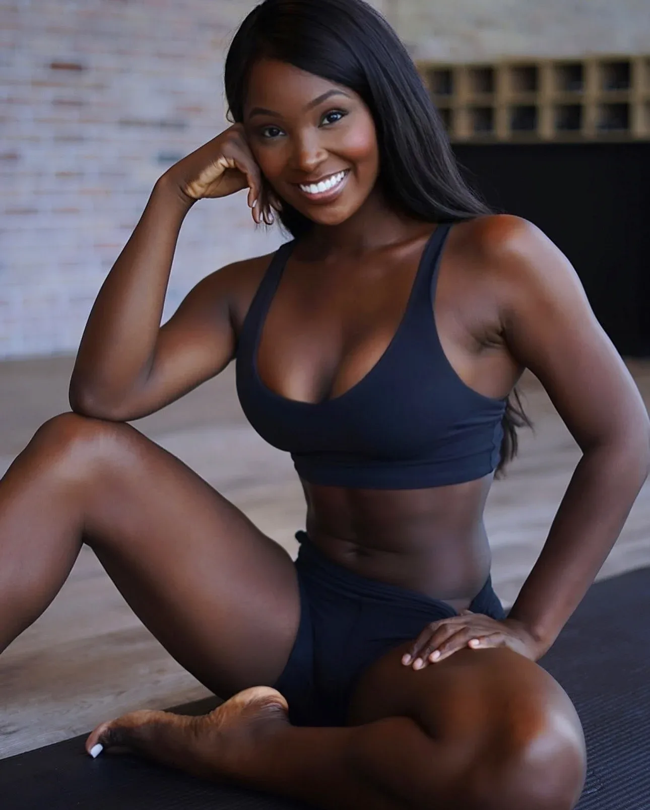 Nafeesah Tesani photo 9 — Athletic, Brown
