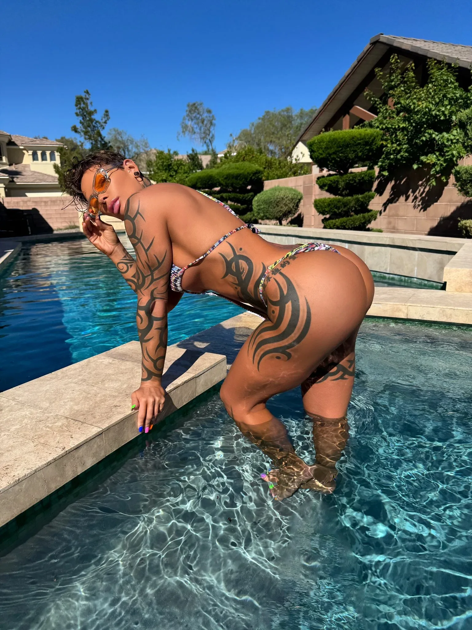 Nahla Monroe photo 12 — Muscular, Blue