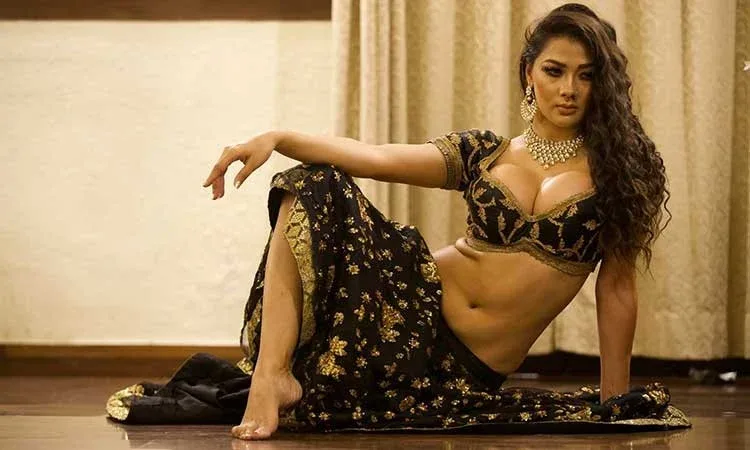 Namrita Malla photo 21 — Average, Brown