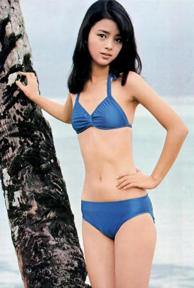 Nana Okada photo 2 — Black, Slim